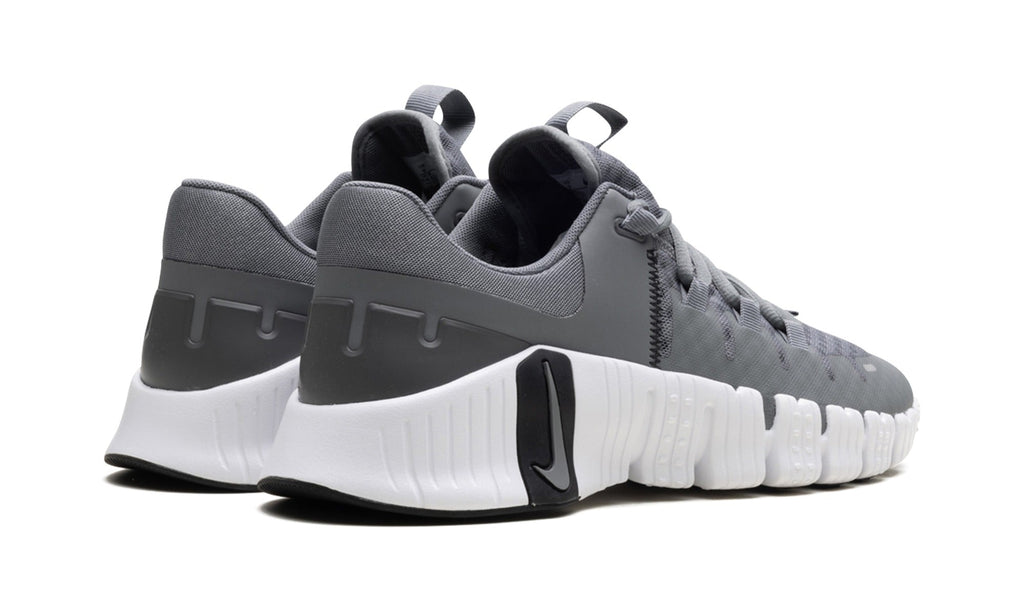 Nike Free Metcon 5 Sneakers – Grey & White
