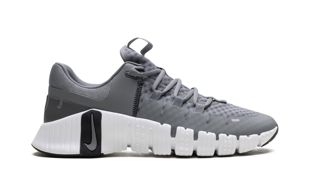 Nike Free Metcon 5 Sneakers – Grey & White
