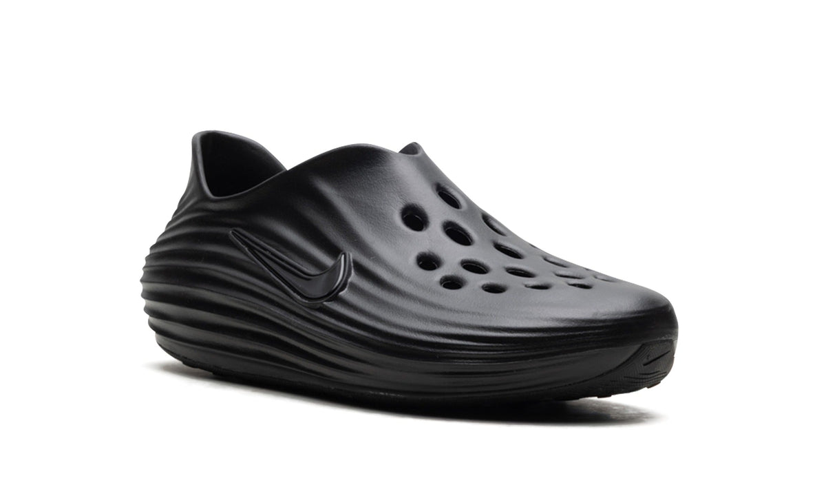 Nike ReactX Rejuven8 Slip-Ons in Black