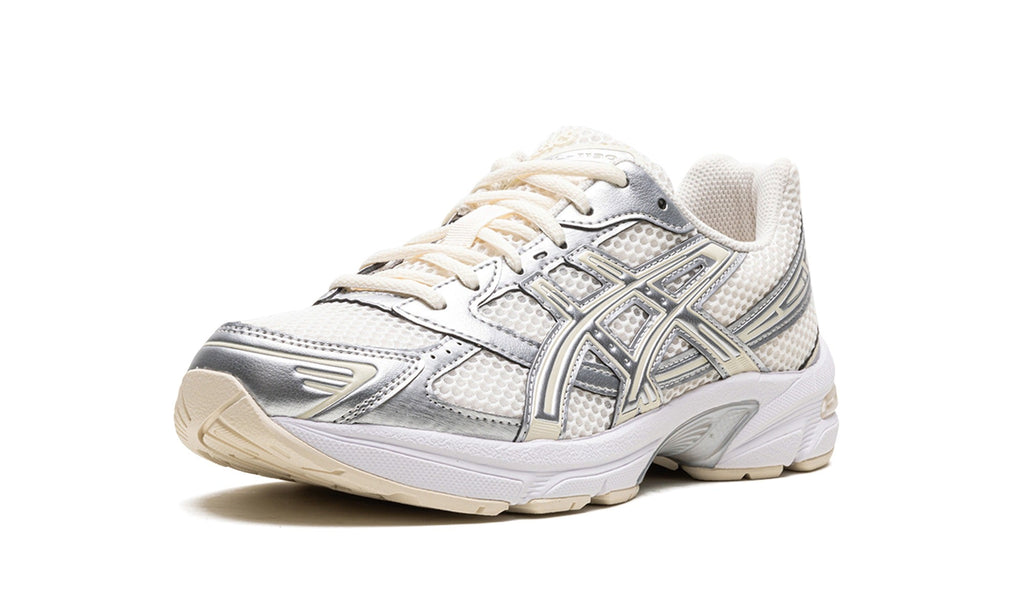 ASICS Sneakers – Cream, White & Metallic Silver