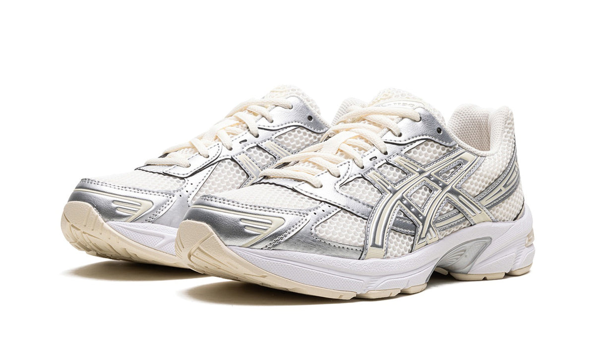 ASICS Sneakers – Cream, White & Metallic Silver