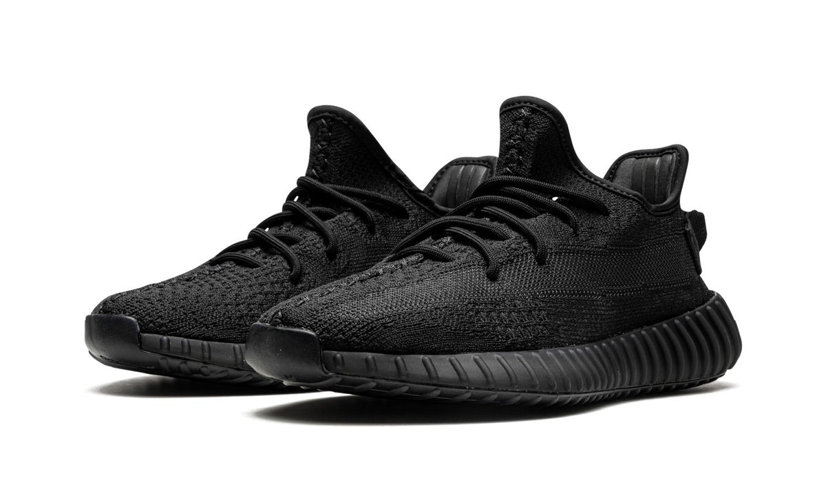 Yeezy 350 V2 Sneakers – Black
